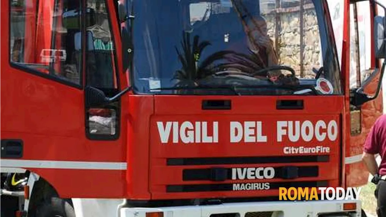 "Stremati dagli incendi e senza mezzi": i vigili del fuoco in stato di agitazione