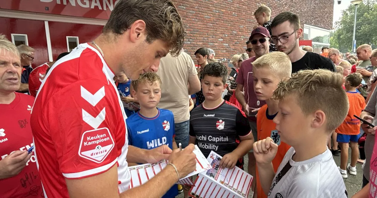 Open dag FC Emmen: fans maken kennis met een heleboel nieuwe spelers