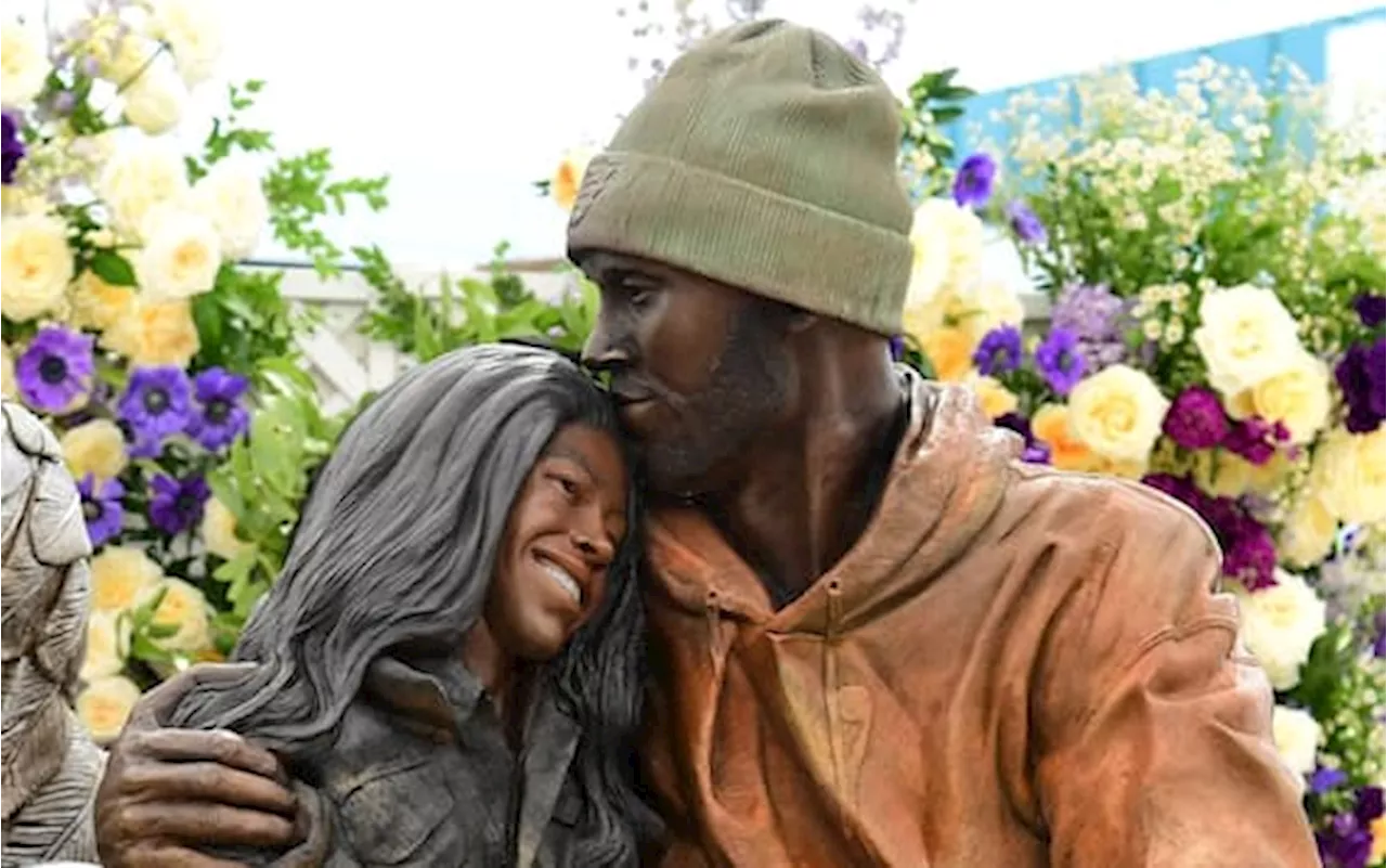 NBA, Kobe e Gianna immortalati nella nuova statua che i Lakers dedicano a Bryant. LE FOTO