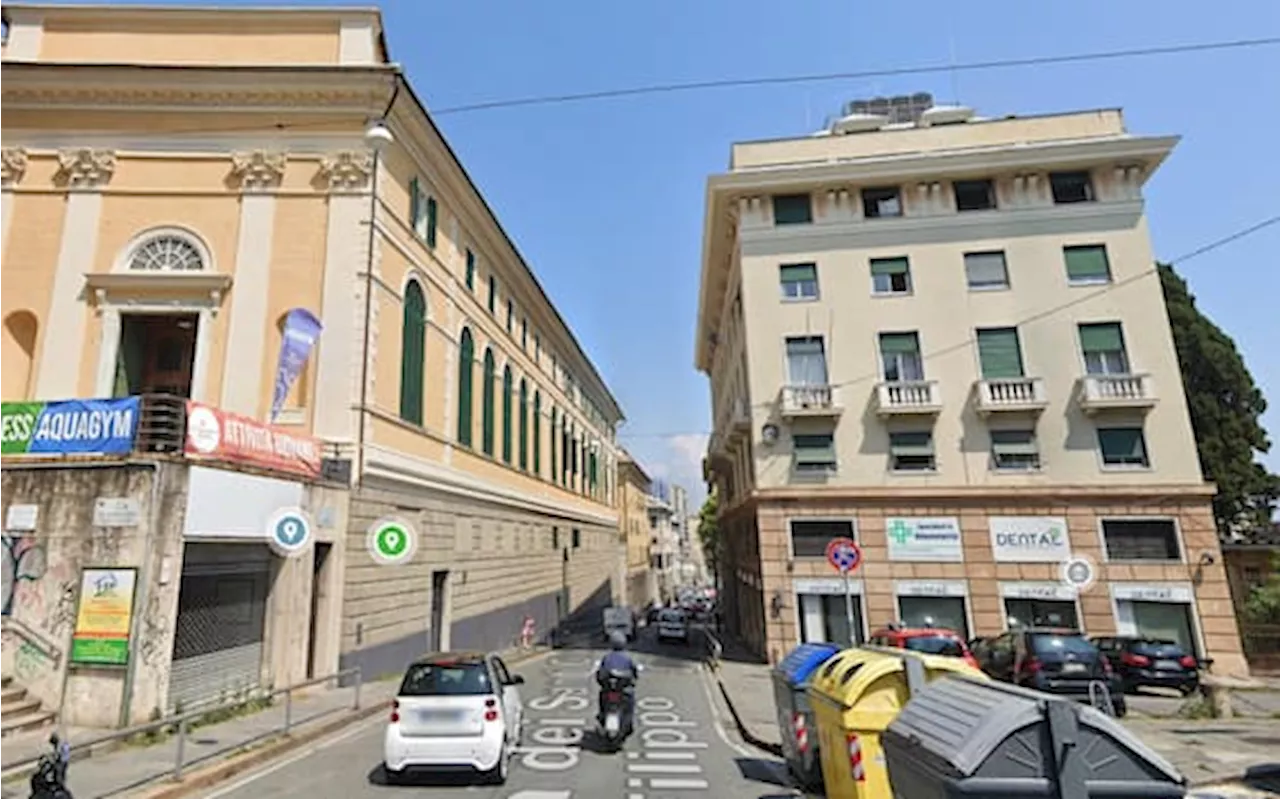 Abusi su minori in cambio di regali, prete arrestato a Genova