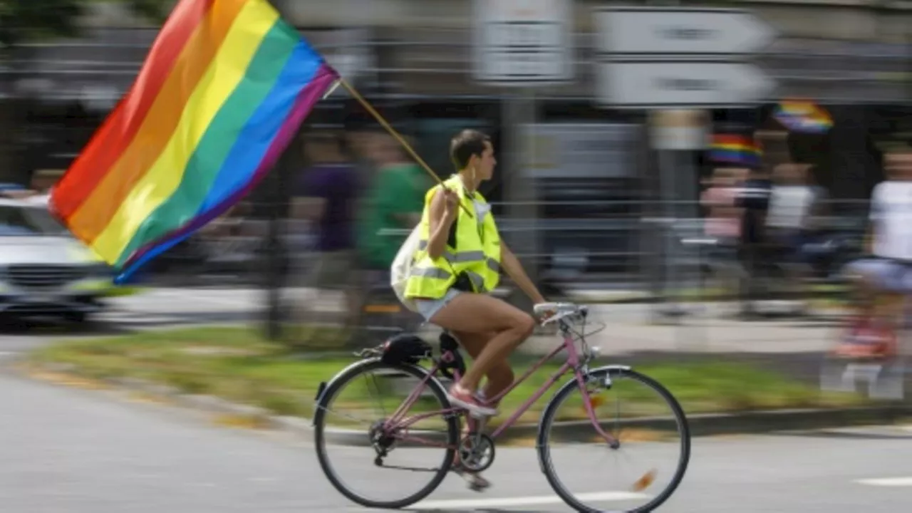 Zehntausende feiern beim Christopher Street Day in Hamburg