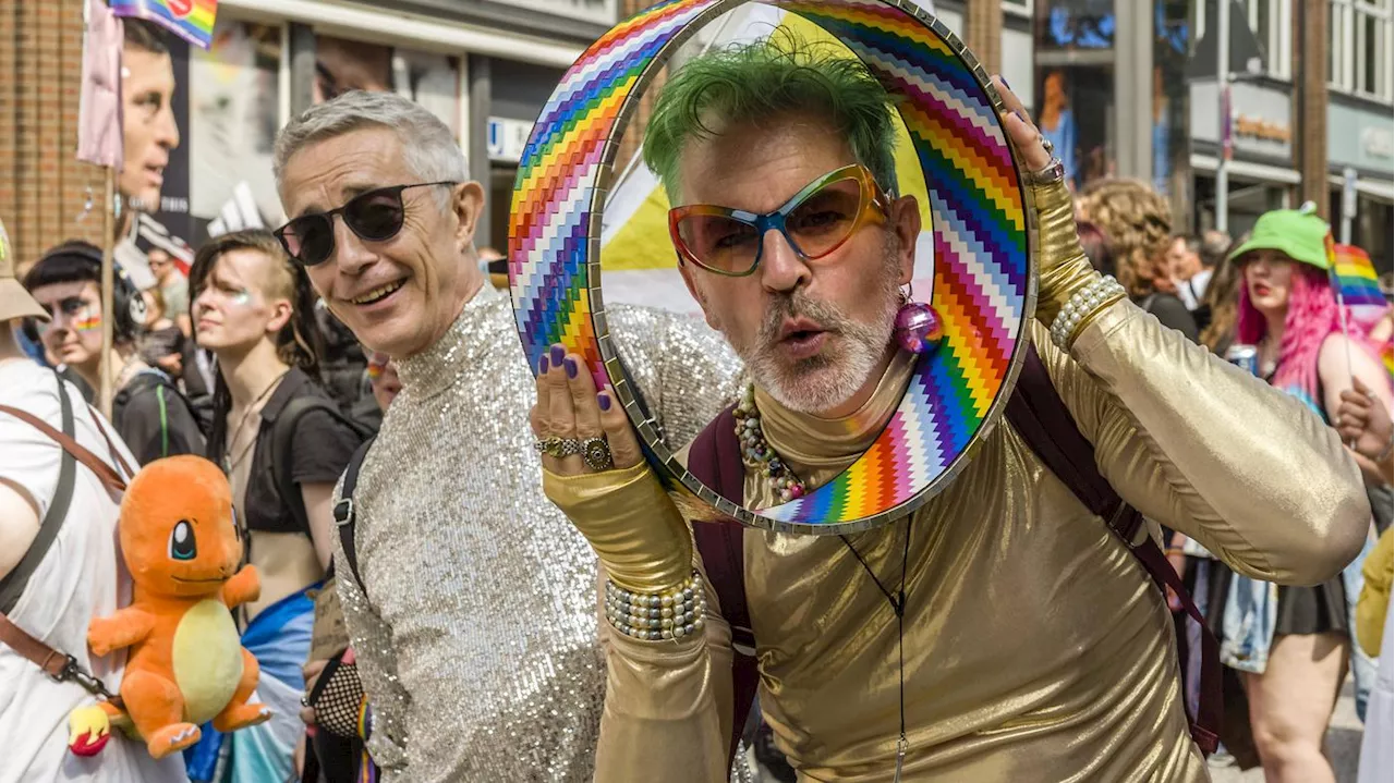 „Die Stadt ist gut voll“: Zehntausende demonstrieren bei CSD in Hamburg