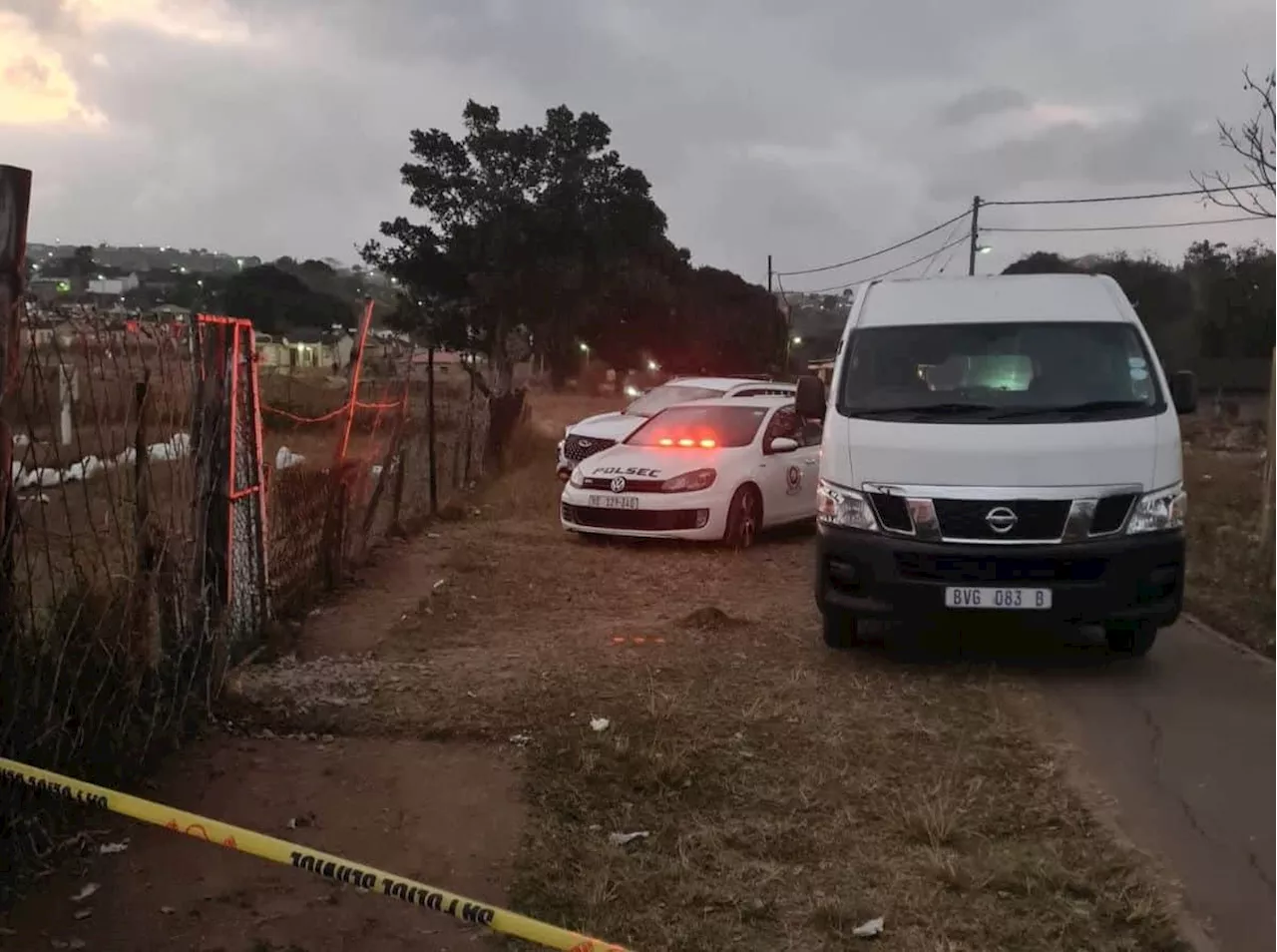 Cop injured in shootout with jewellery store robbers in Chatsworth, two arrested