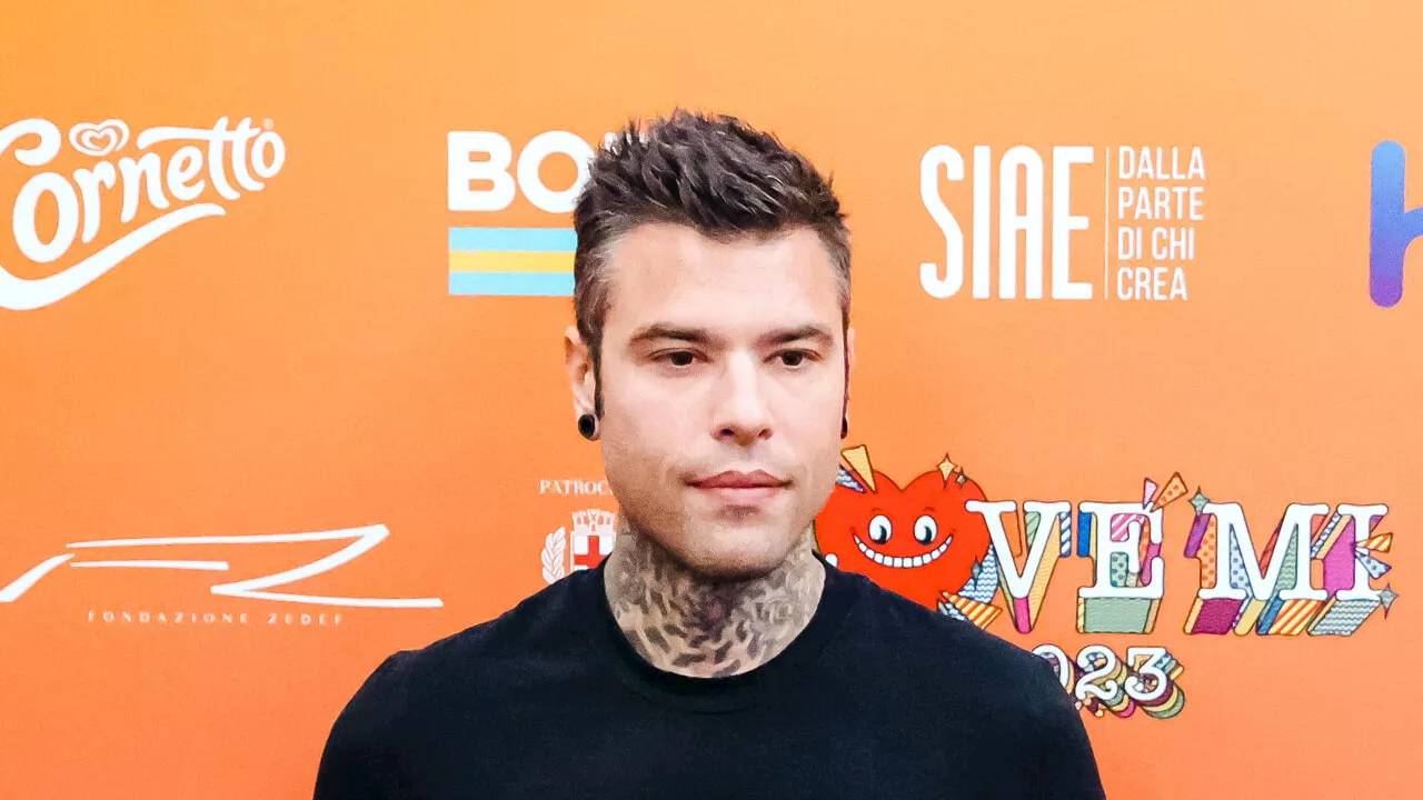 Fedez, nuovo malore in aereo: ricoverato d'urgenza