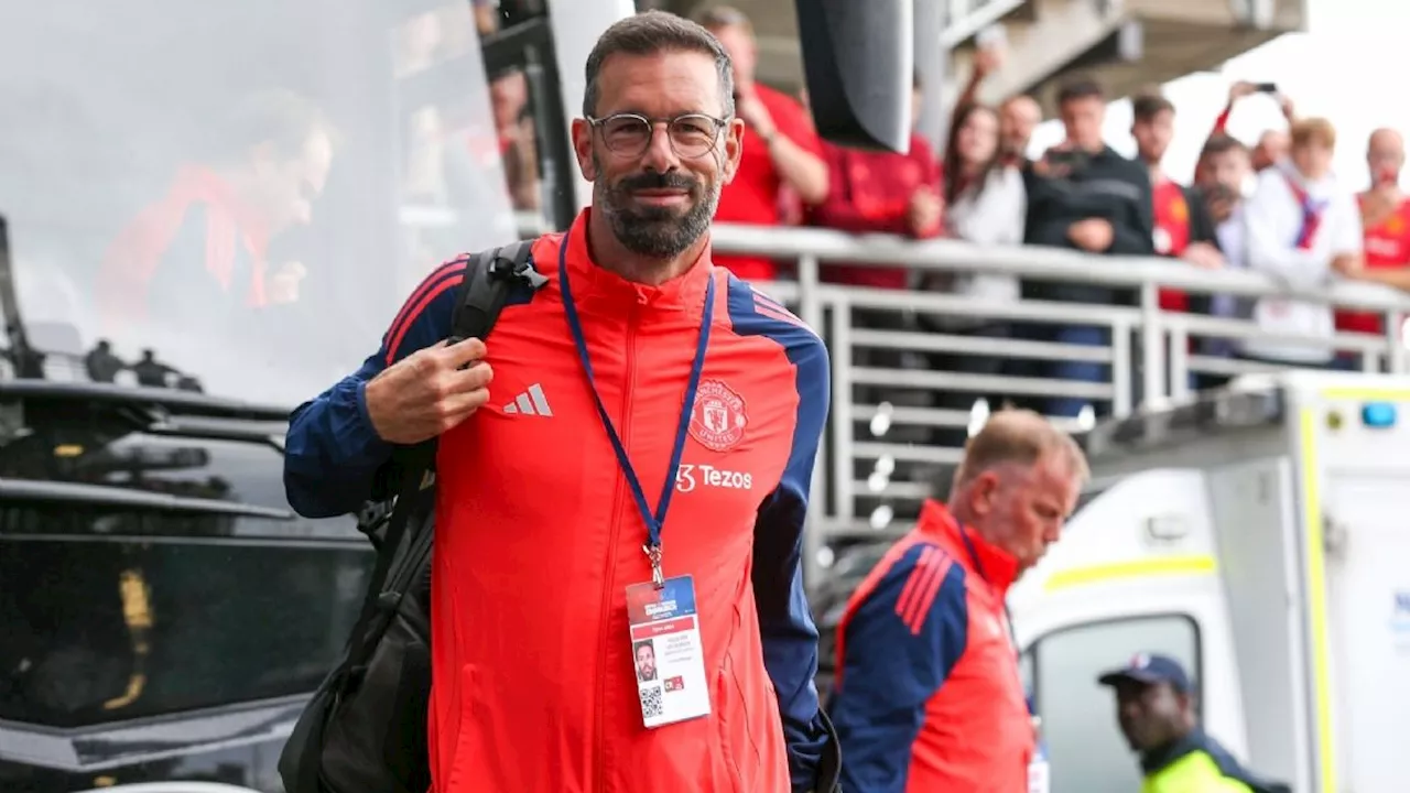 Robbie Williams uitzinnig van vreugde na selfie met grote held Ruud van Nistelrooij