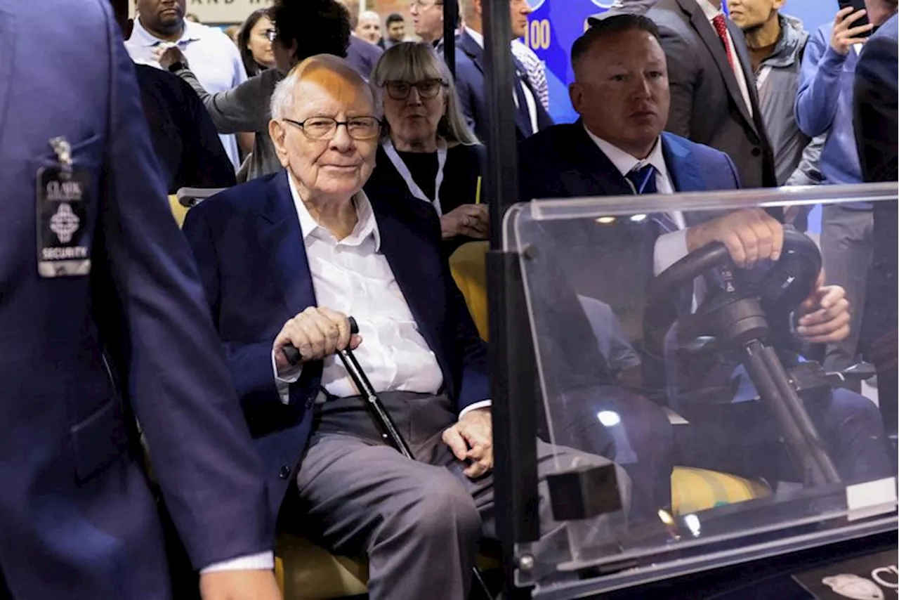 Berkshire's cash hits $277 billion as Buffett pulls back from stocks; operating profit sets record