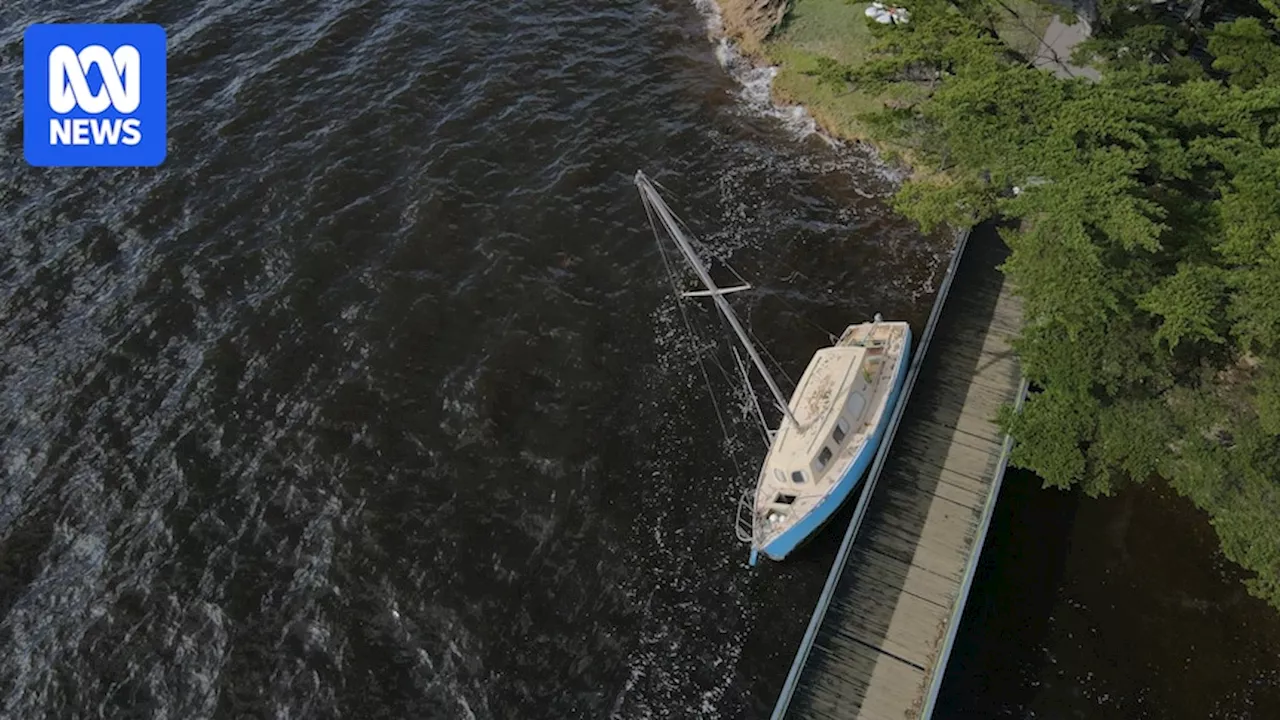 Community rallies to save 'iconic' boat damaged in Tasmania's wild weather