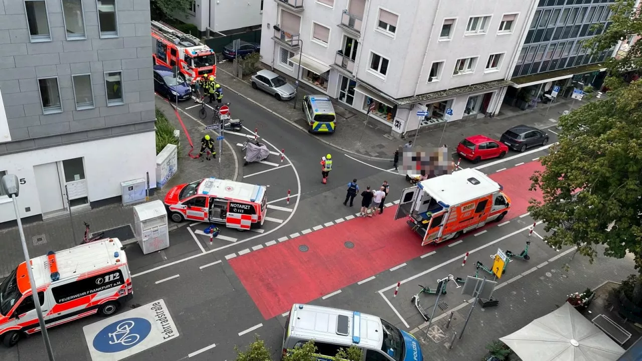 Explosion in Frankfurt: Mann rennt brennend aus Wohnhaus