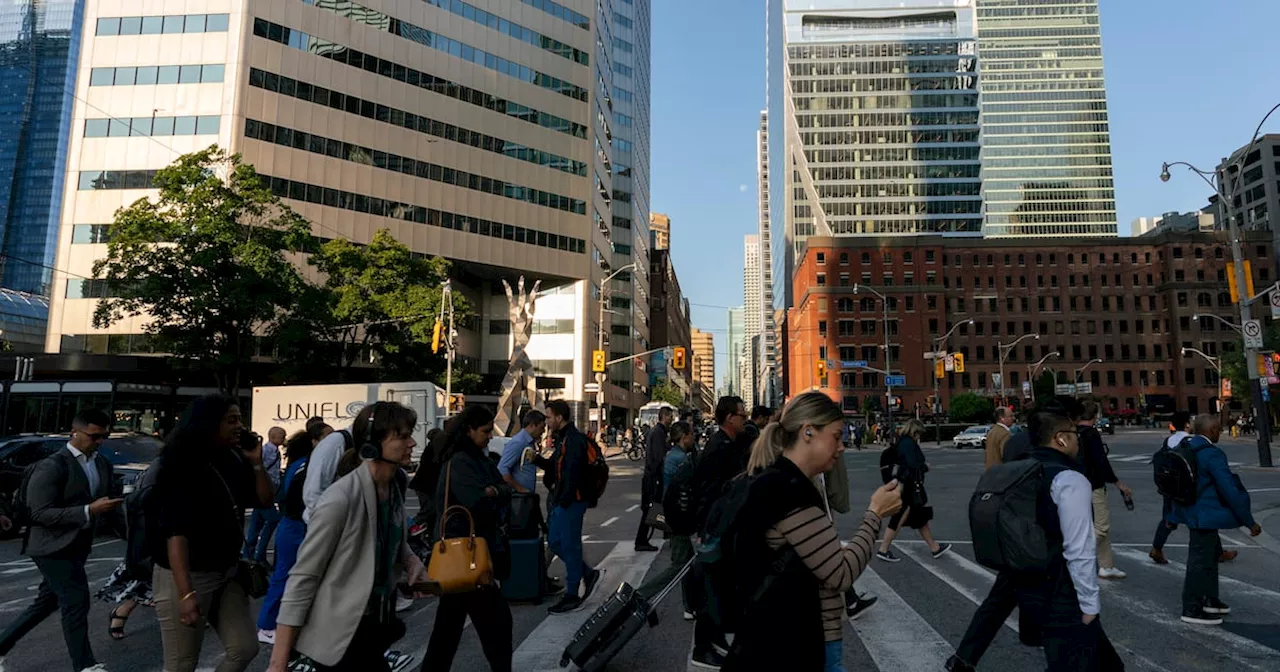 Canadian economy grows at 2.1% annual pace in Q2, per-capita household spending slows