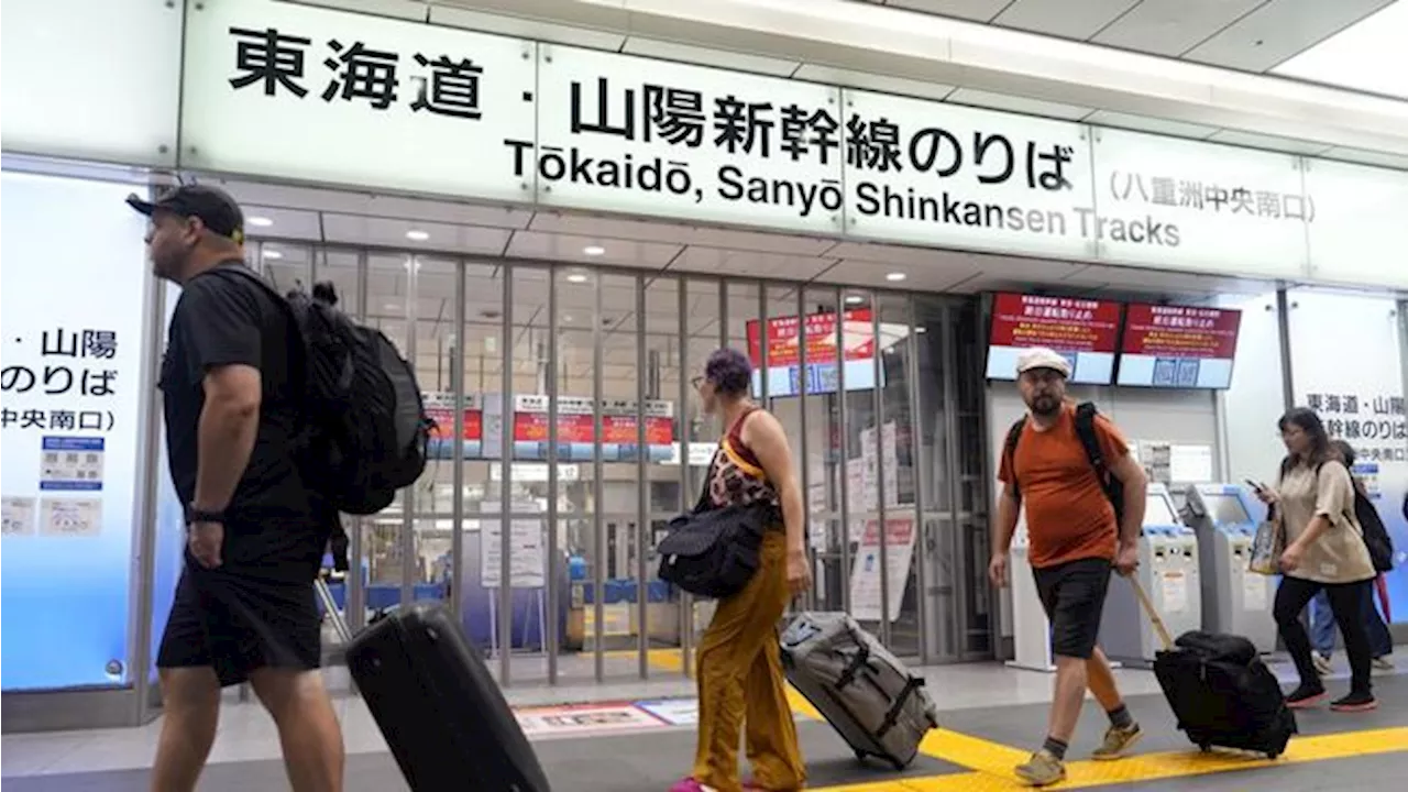 Potret Shinkansen-Bandara Jepang Lumpuh Gegara Topan Shanshan