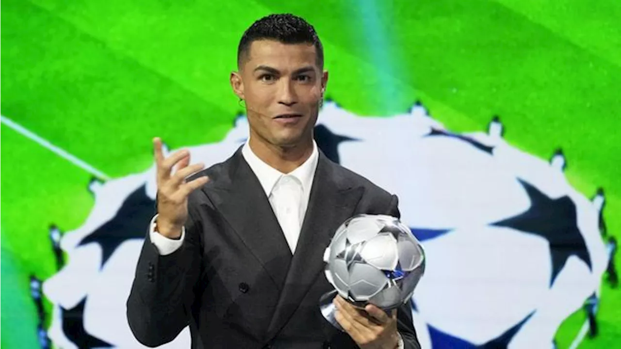 Top! Potret Cristiano Ronaldo Raih Penghargaan Spesial dari UEFA