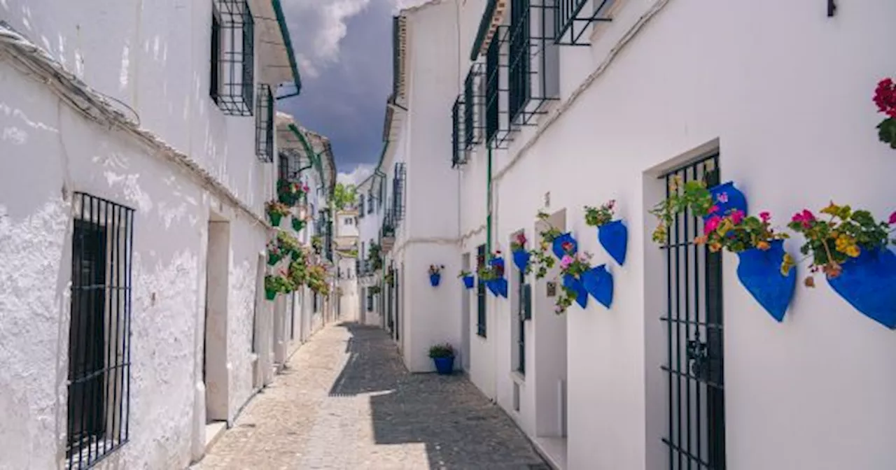 Este bonito pueblo de Córdoba esconde castillos medievales y hasta su propia 'Fontana di Trevi'