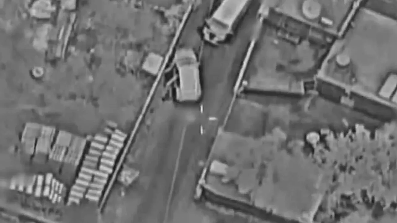 Moment Israeli drone strike wipes out fleeing Hamas terrorists