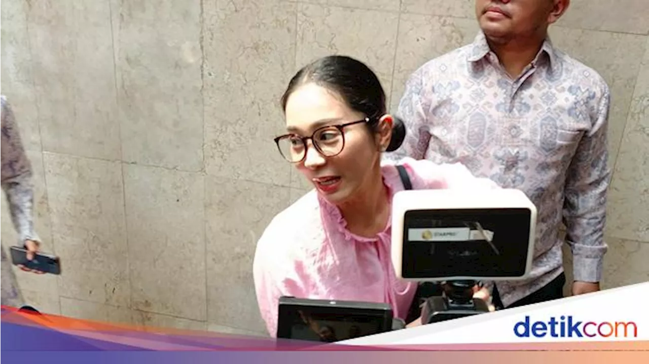 Tangis Bunga Zainal, Nama Besar Dihancurkan Teman Buat Penipuan