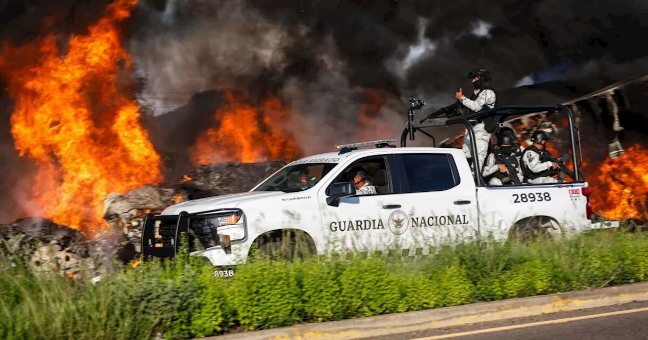 #EnFotos: Bloqueos, quema de autos...así fue este jueves 'negro' en Sinaloa