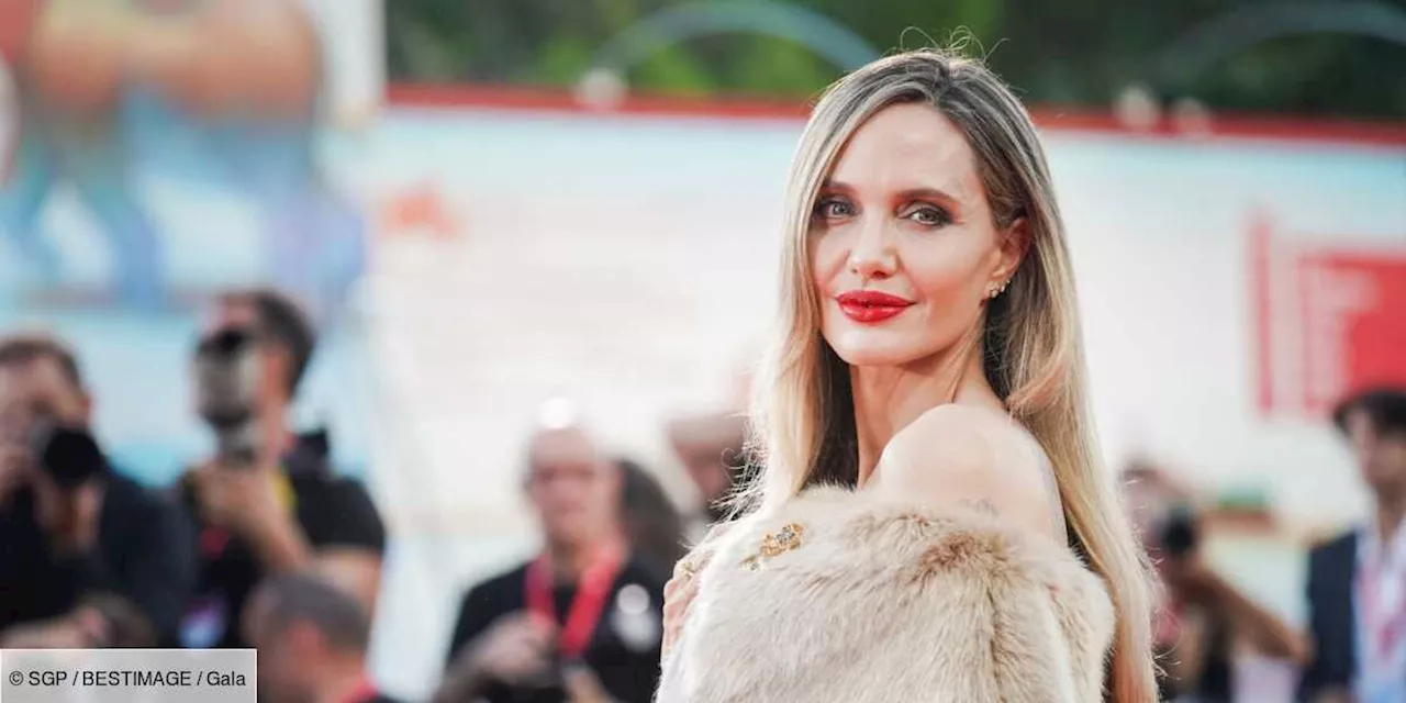 – À la Mostra de Venise, Angelina Jolie est éblouissante dans une robe de diva