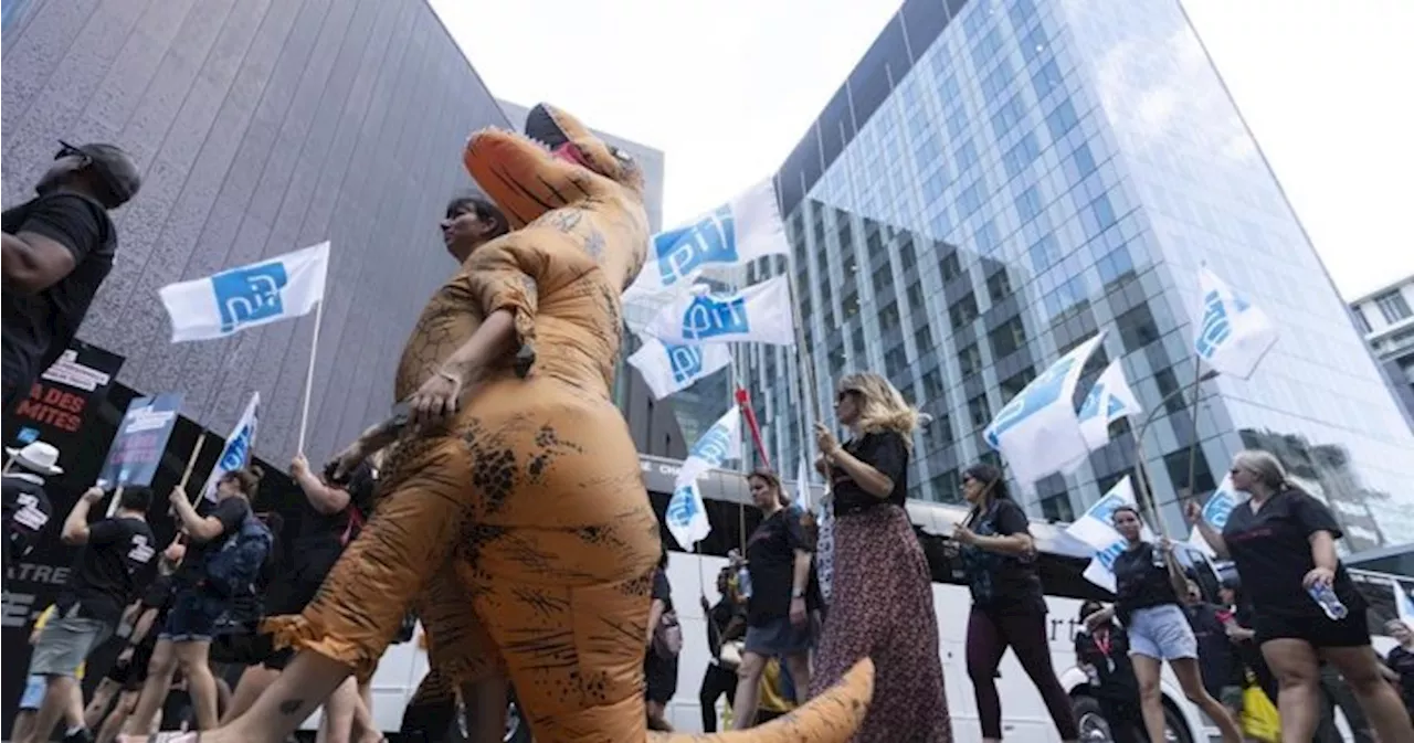 Quebec nurses threaten to stop working overtime as talks continue for new contract