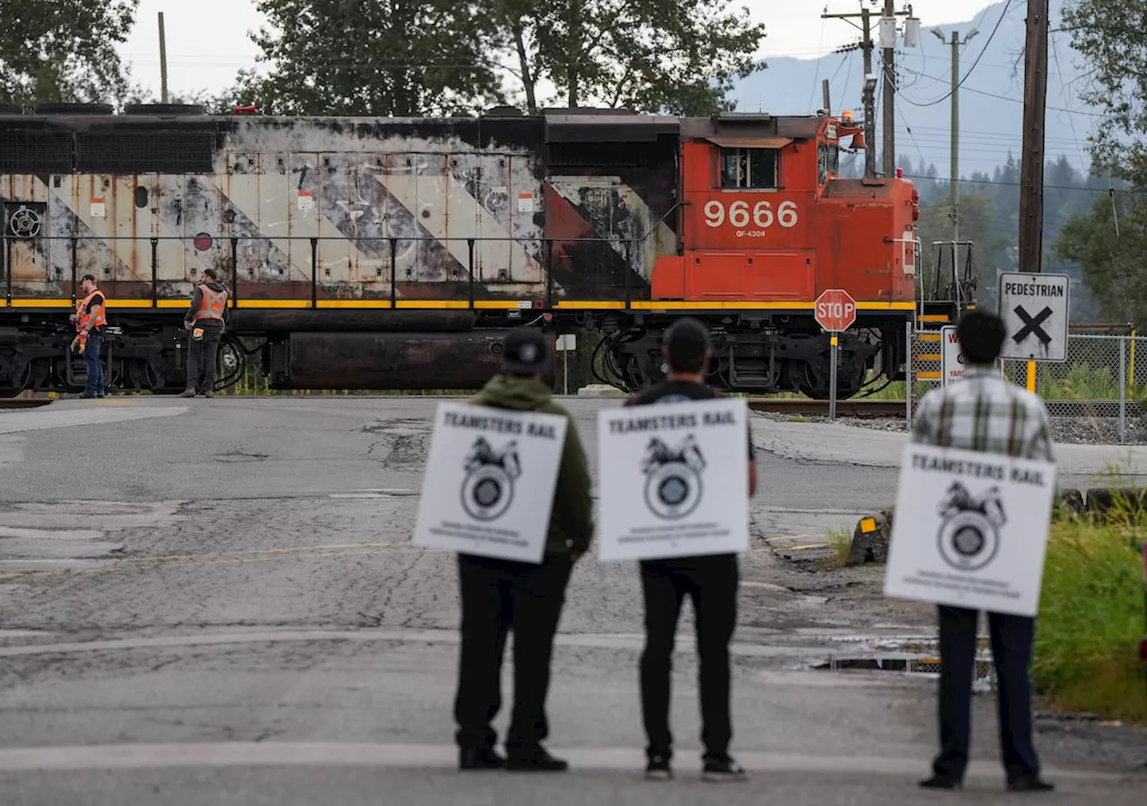 Teamsters launch court appeal of federal government’s move to end rail shutdown