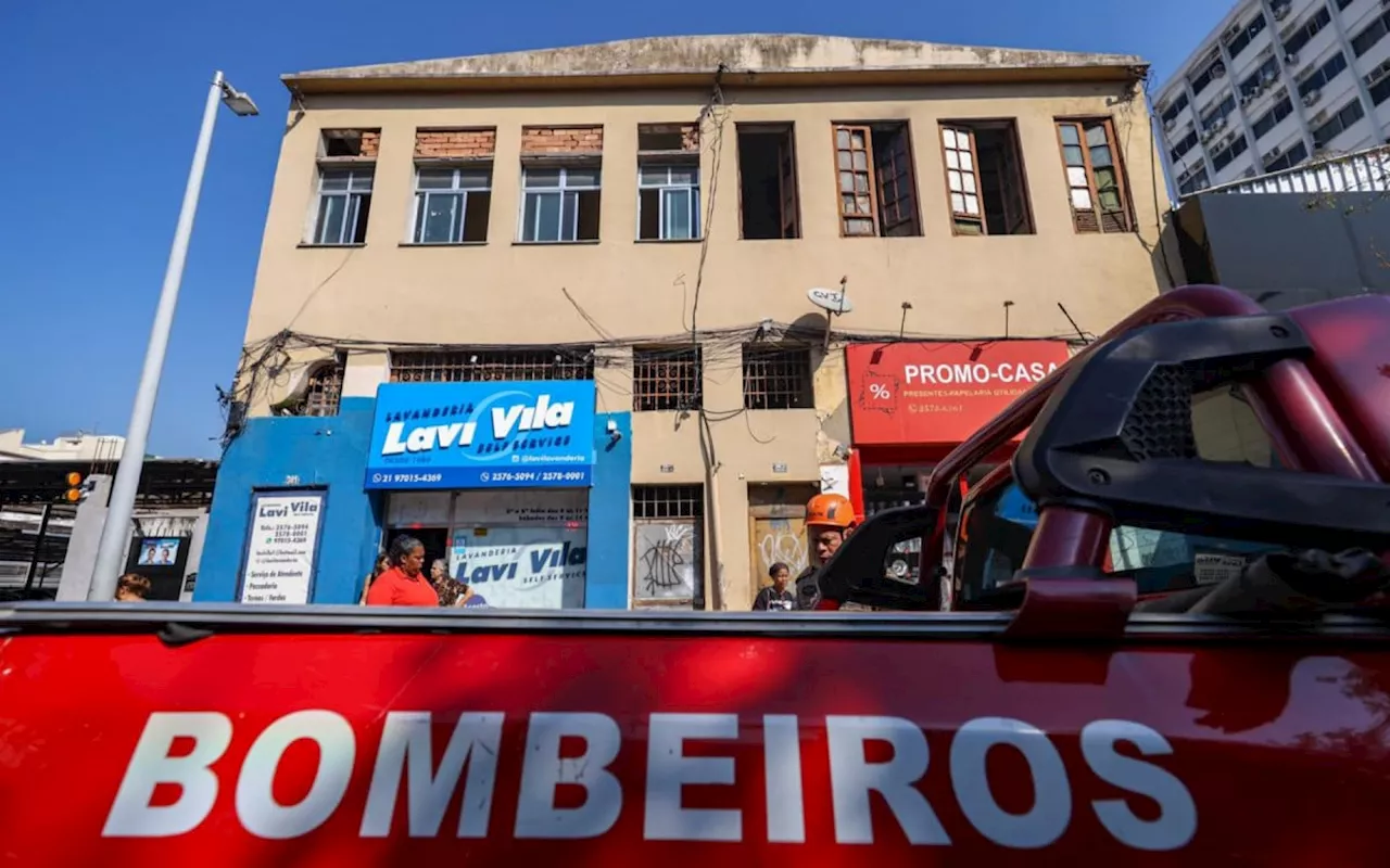 Incêndio destrói apartamentos de sobrado em Vila Isabel