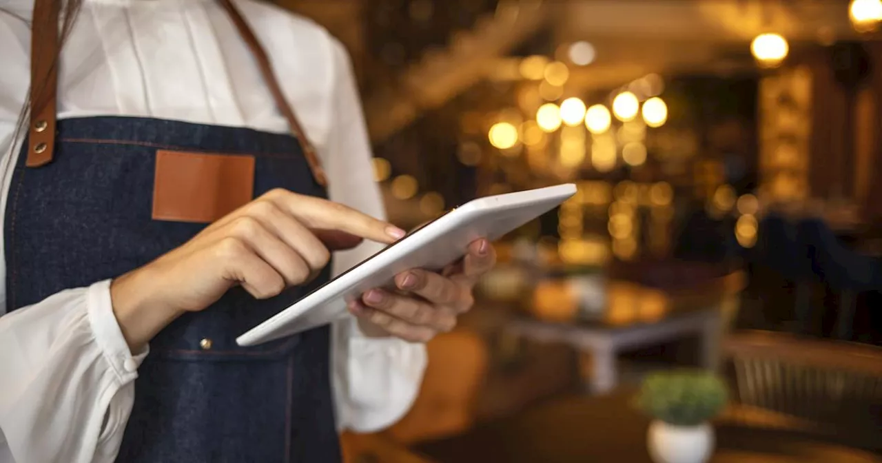 «On n’a même pas le droit à un bonjour, que le client s’installe déjà» : ces manies qui agacent les serveurs au restaurant