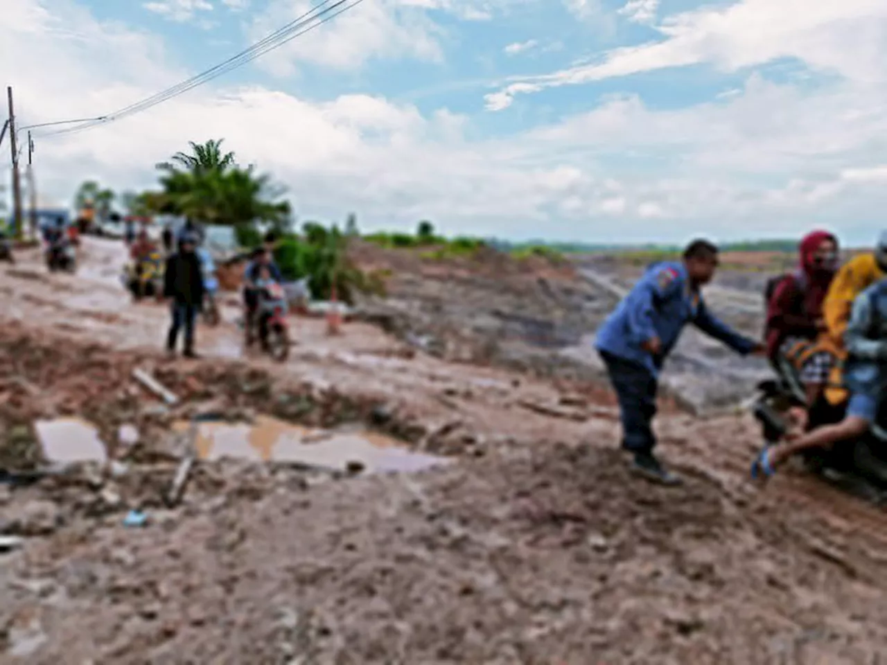 Trans Kalimantan Hulu Sungai Utara - Tabalong Ambles