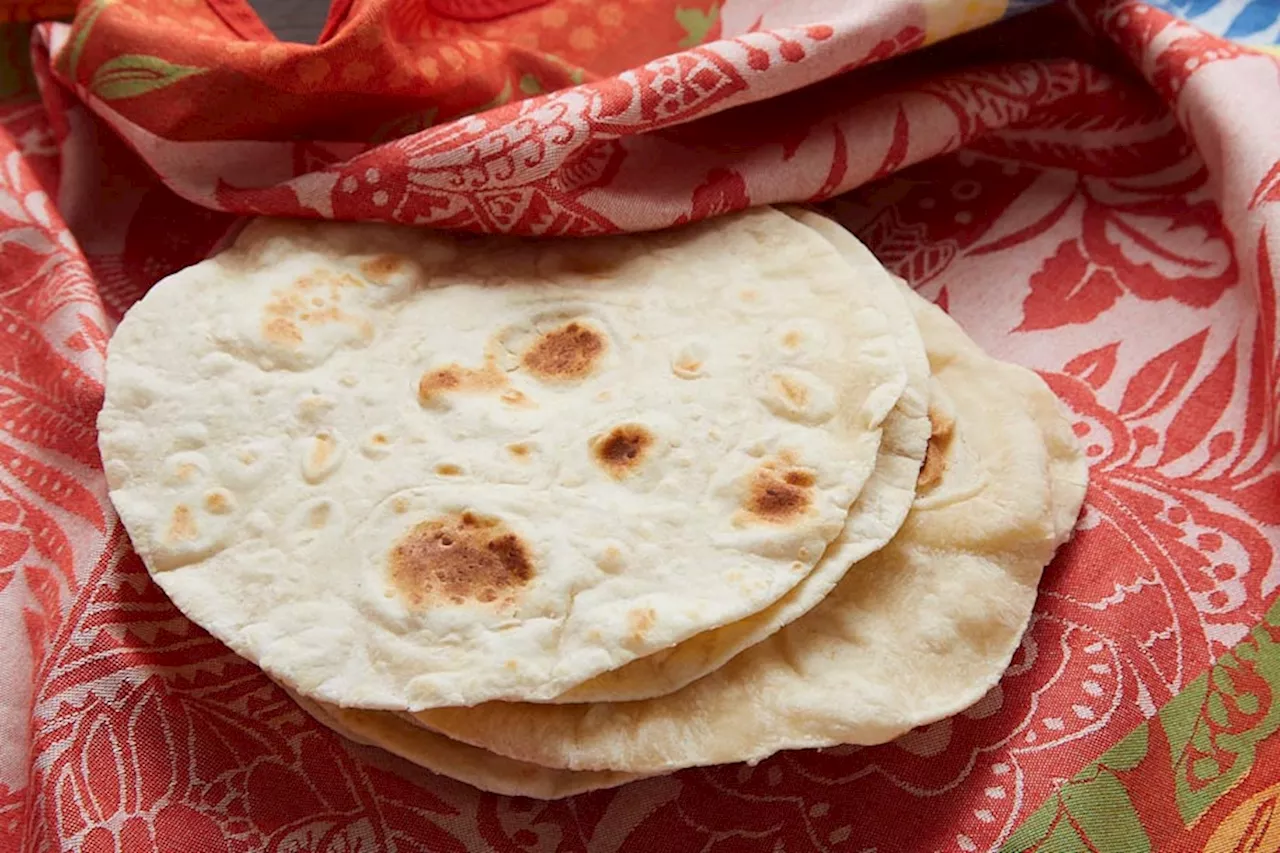 Joven compra un kilo de tortillas a crédito con Mercado Pago