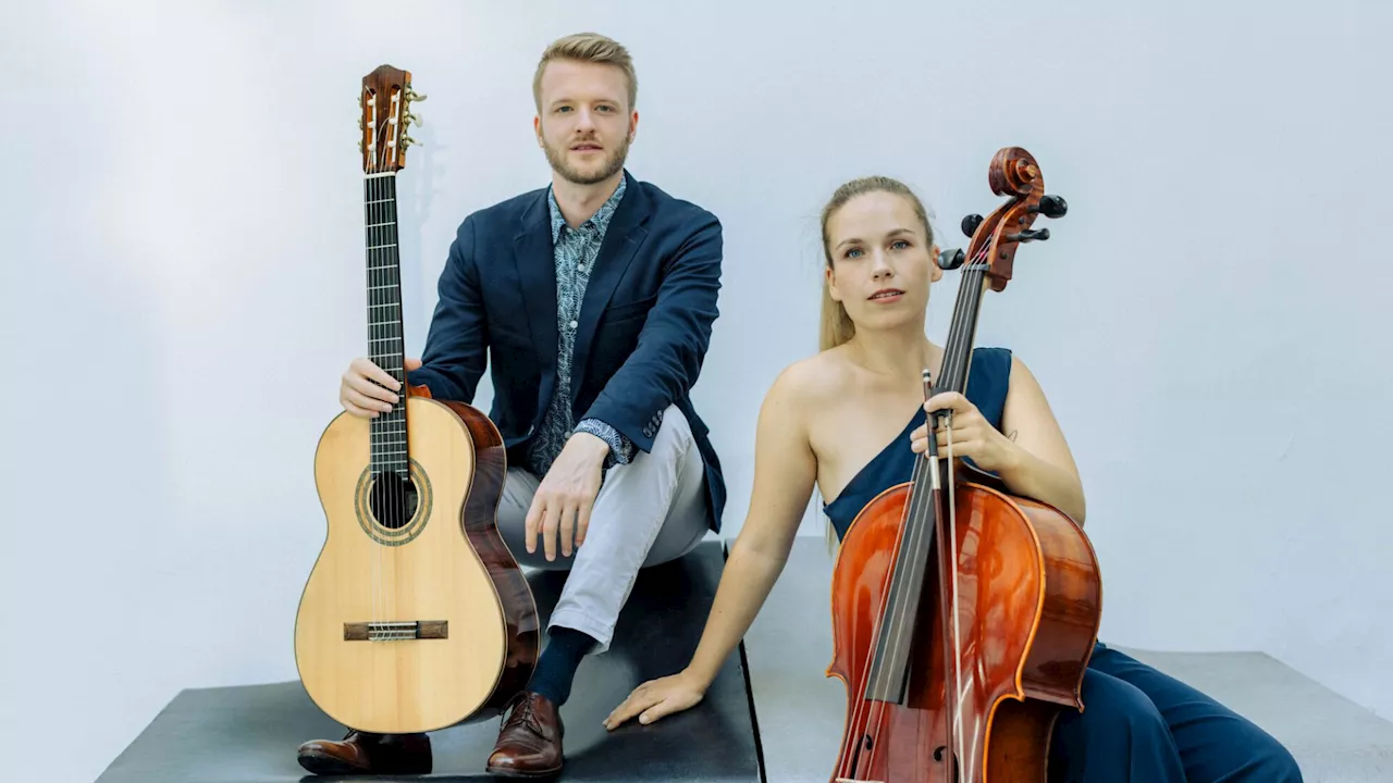 Gitarre und Violoncello erklingen im Neidlinger Schloss Goldegg