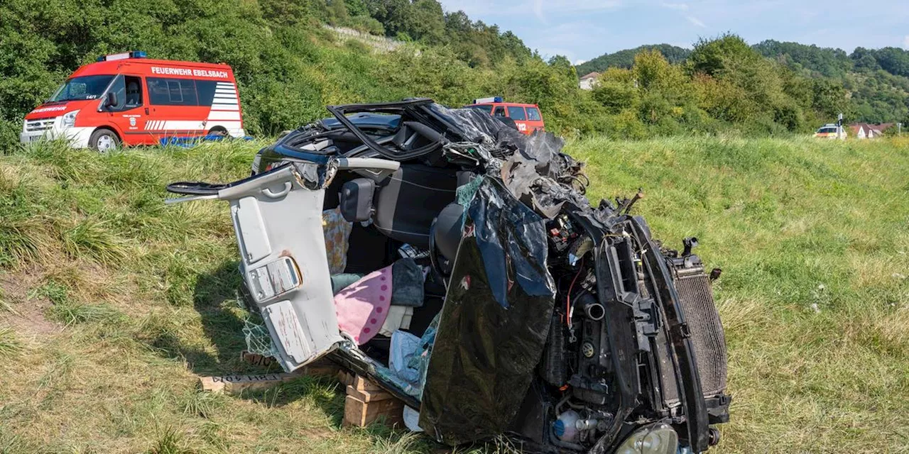 Frontalkollision bei Steinbach: 18-J&auml;hriger ger&auml;t in Gegenverkehr &ndash; zwei Schwerverletzte