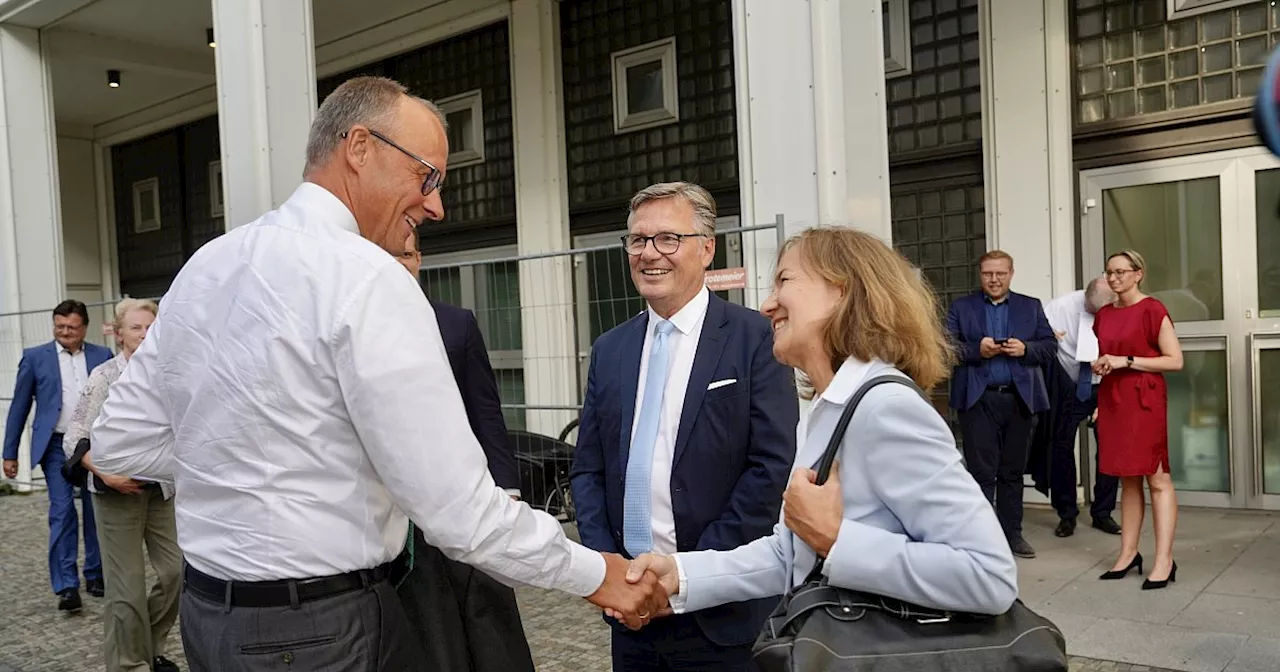 Auf Bielefelder Unternehmertag: CDU-Chef Friedrich Merz fordert harte Migrationspolitik