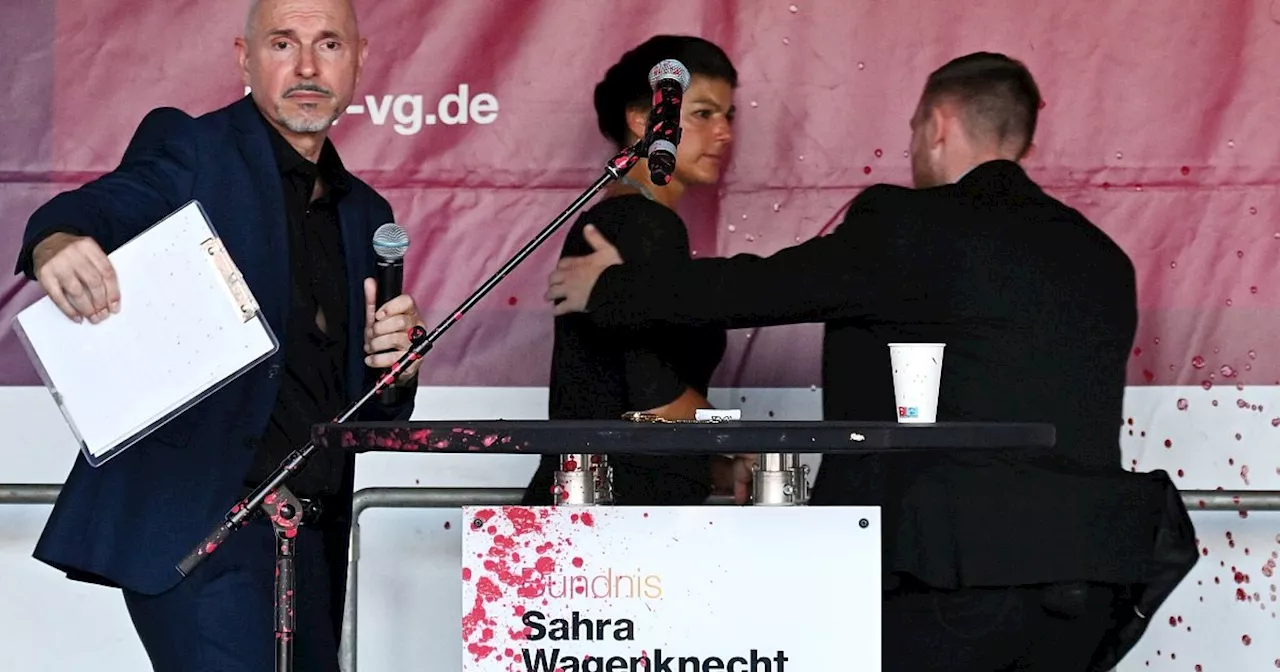 Sahra Wagenknecht bei Wahlkampfauftritt in Erfurt mit Farbe bespritzt