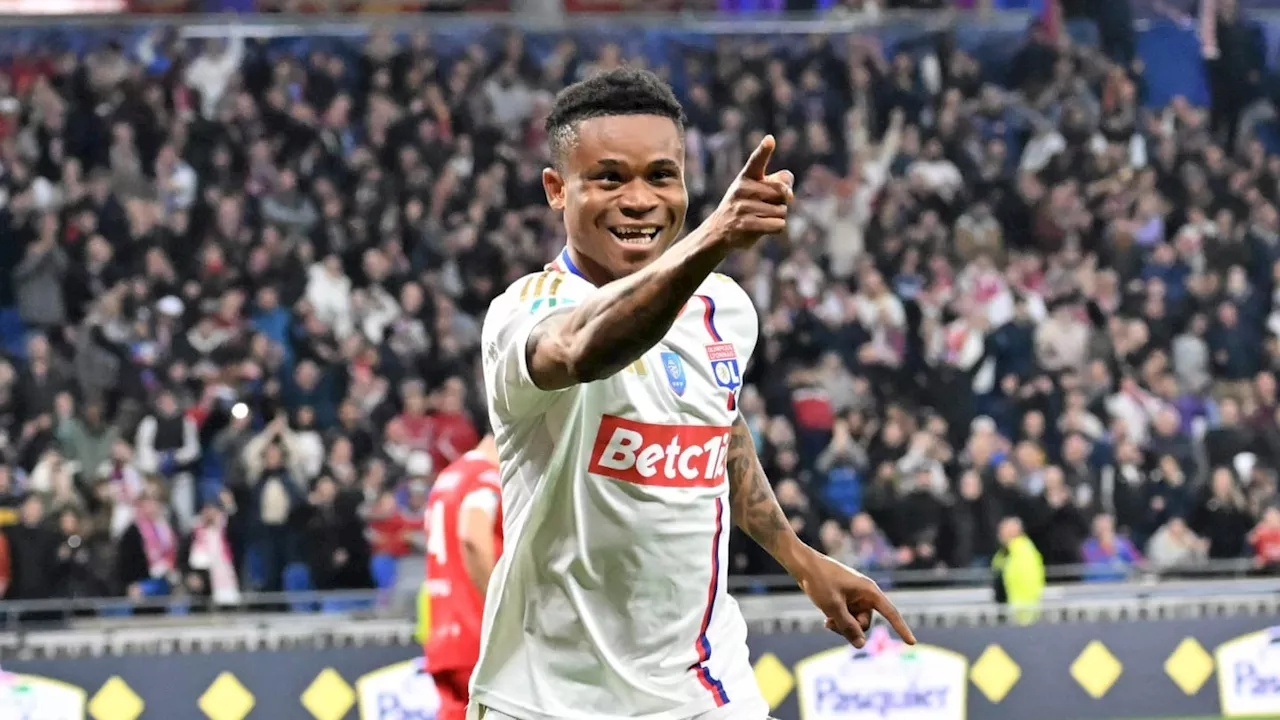 Sunderland targeting ambitious deadline day swoop for Lyon striker