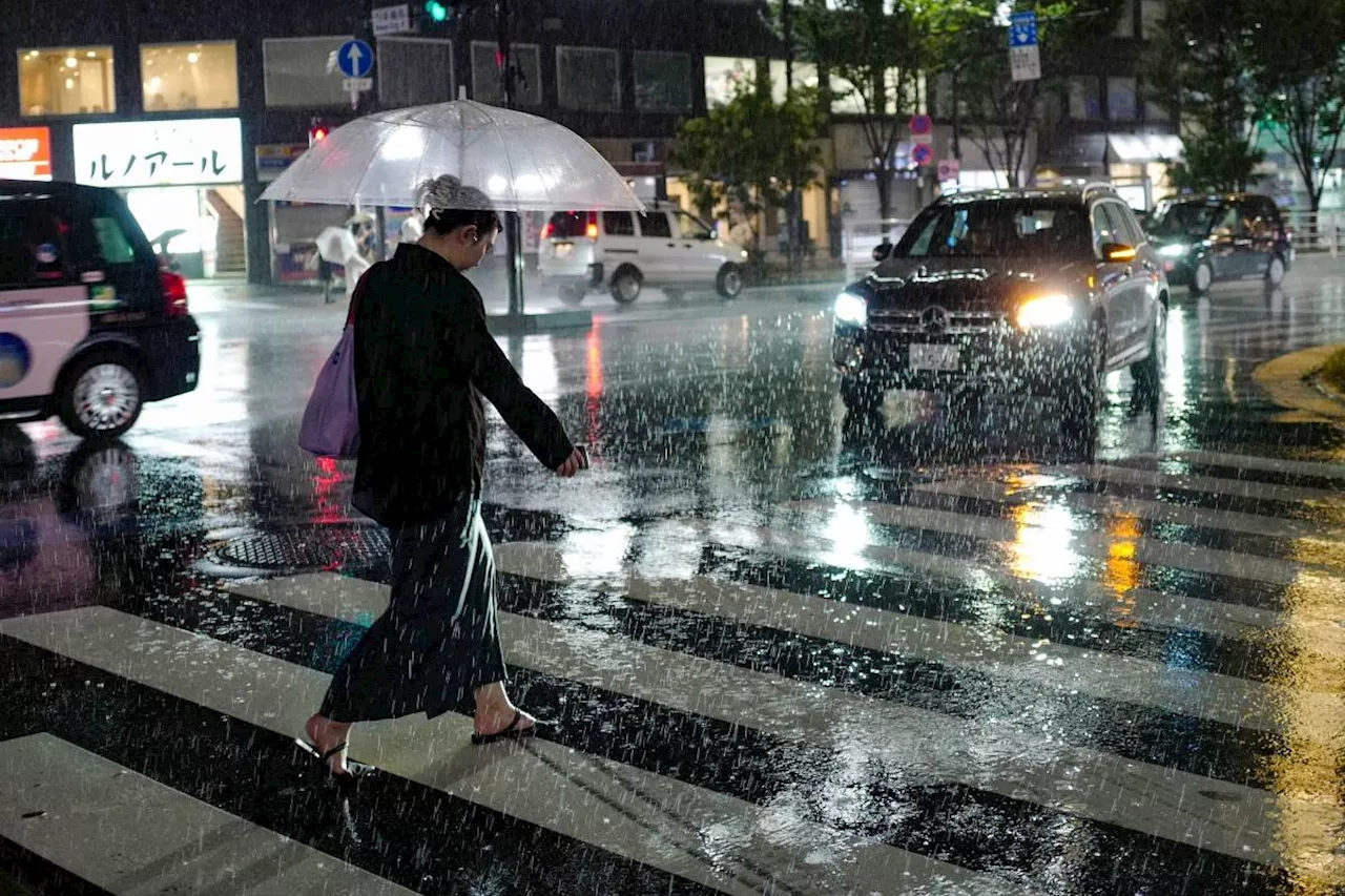 Weakening typhoon churns through Japan, up to six dead