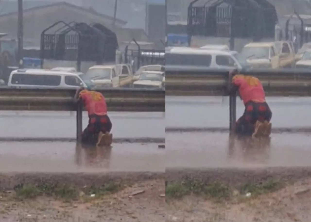 EISH WENA: Lady kneels in the rain in a TikTok video, leaves peeps concerned