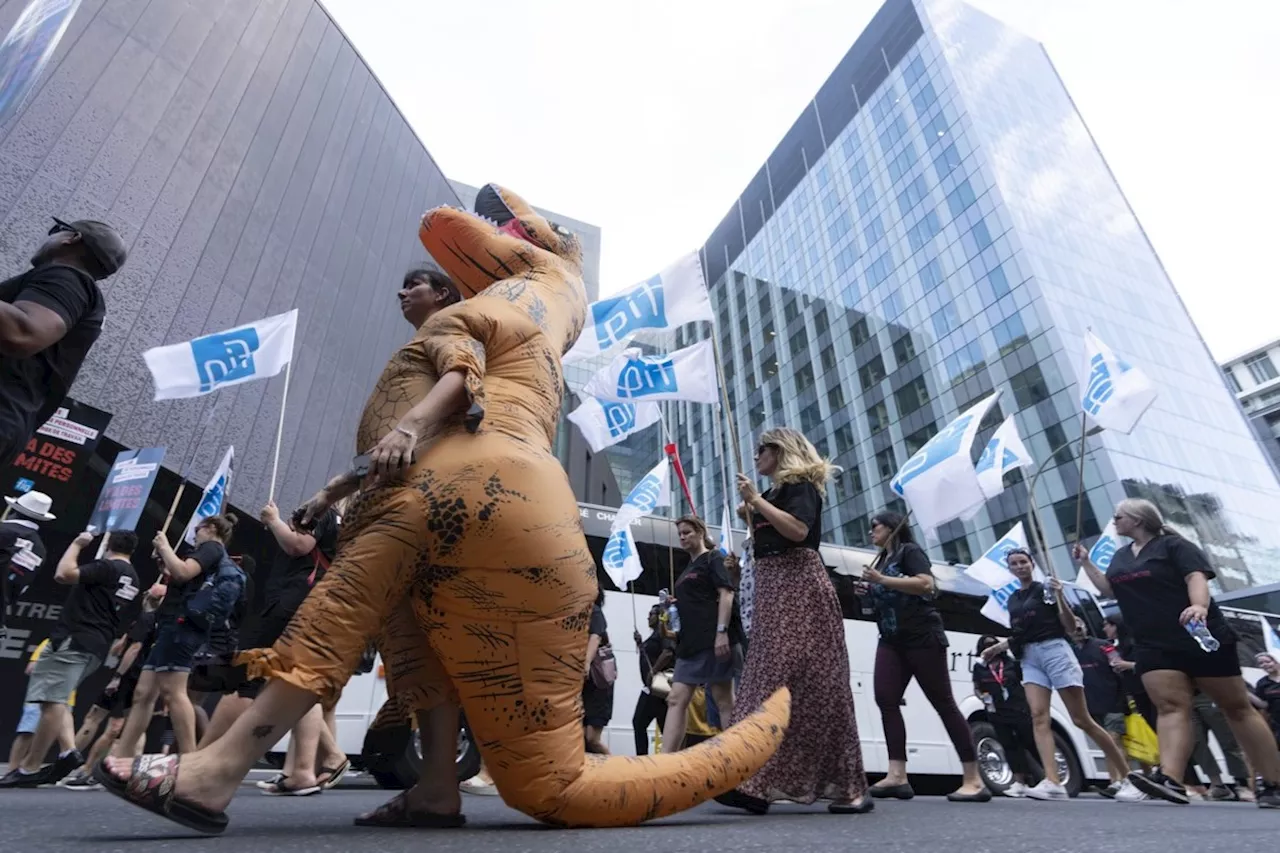 Quebec nurses threaten to stop working overtime as talks continue for new contract