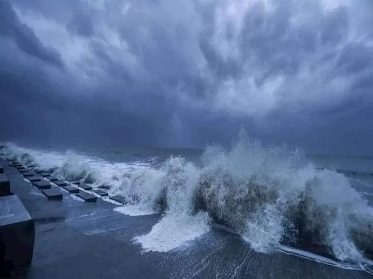 Cyclone Alert: આજે વાવાઝોડું કચ્છમાં ભુક્કા બોલાવશે, હવામાન વિભાગની સૌથી ડેન્જર આગાહી, લોકો ખસી જાય સલામત સ્થળે