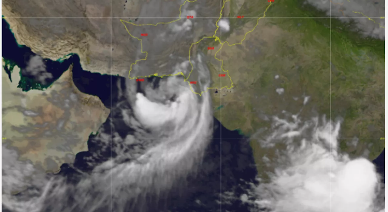 Cyclone ‘Asna’ spares Pakistan coast as it moves 200 kms away