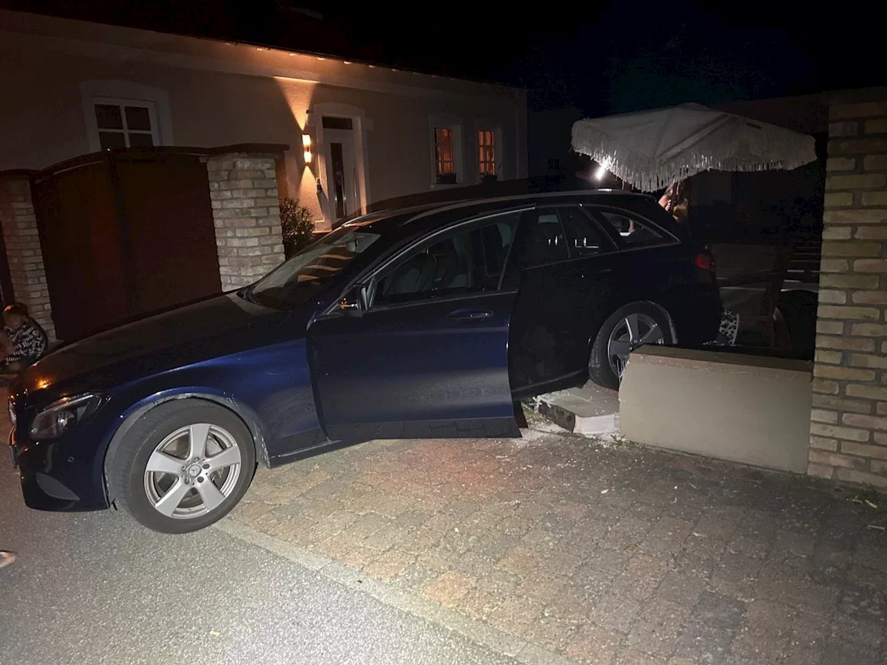 Verkehrsunfall mit erheblichem Sachschaden in Neuburg am Rhein