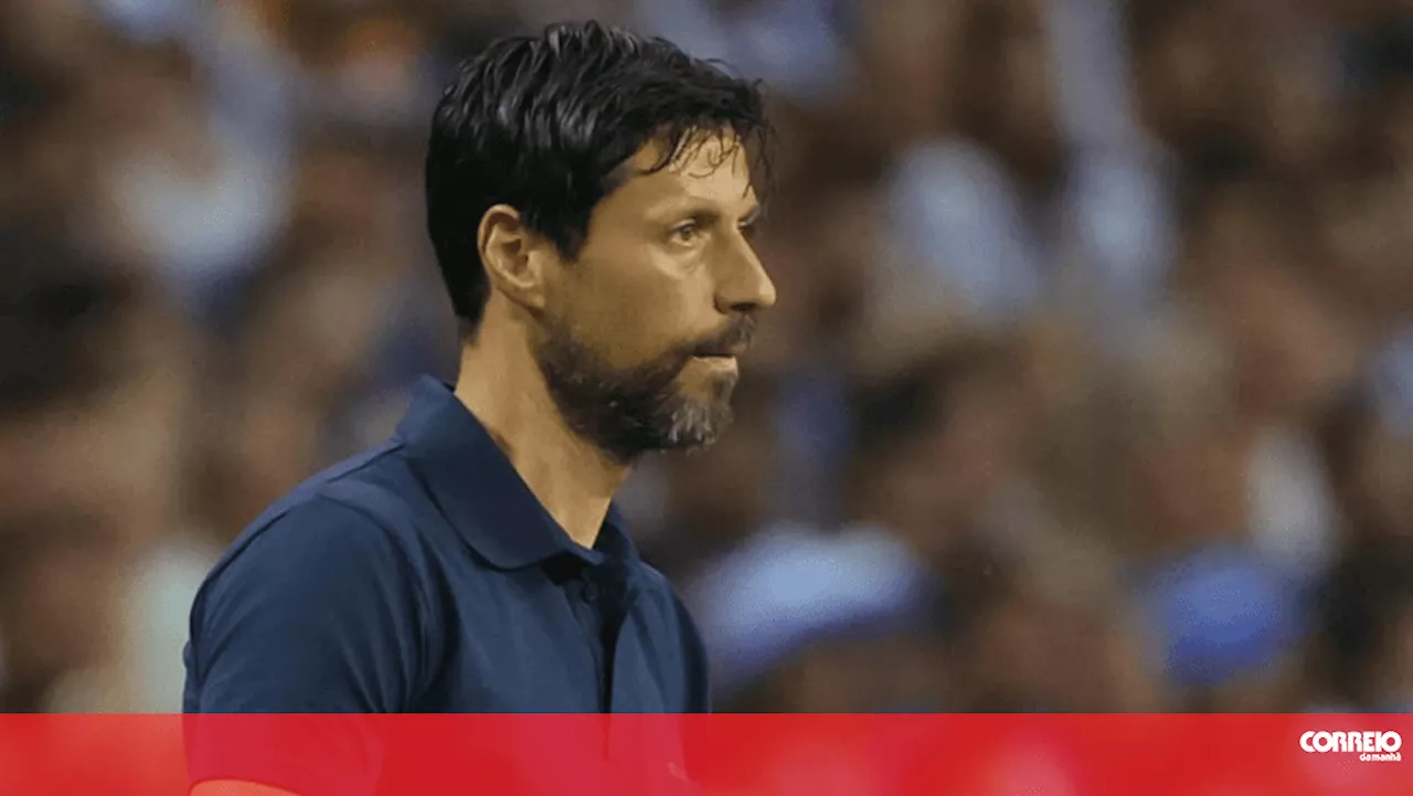 “Equipa está segura, sólida e desconfiada”: Vítor Bruno confiante para o clássico