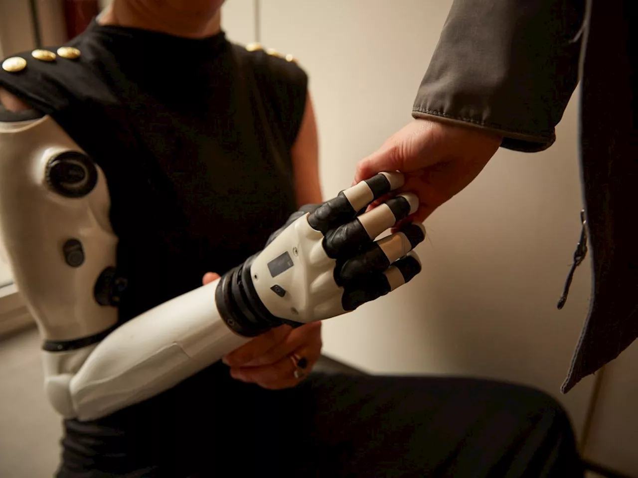 She learned how to use a new prosthetic limb that learned from her