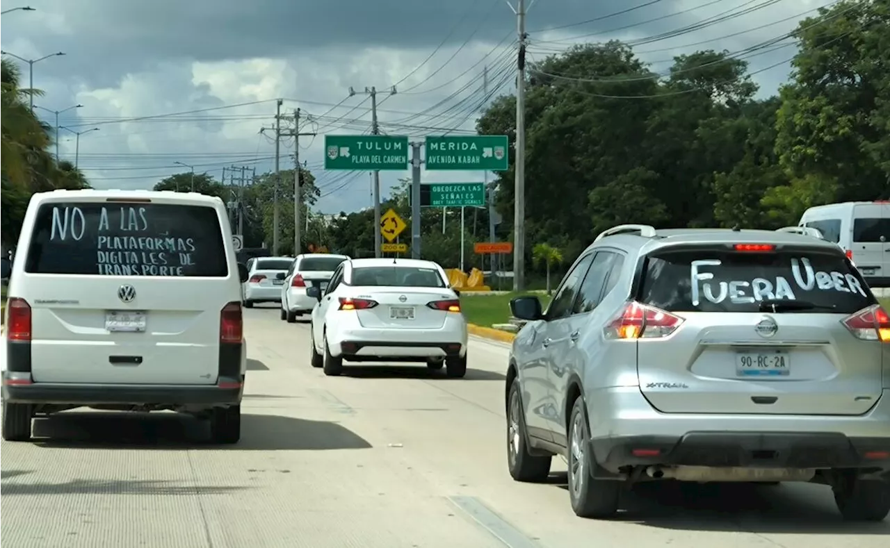 Con caravana al aeropuerto, transportistas protestan contra Uber en Cancún y Playa del Carmen