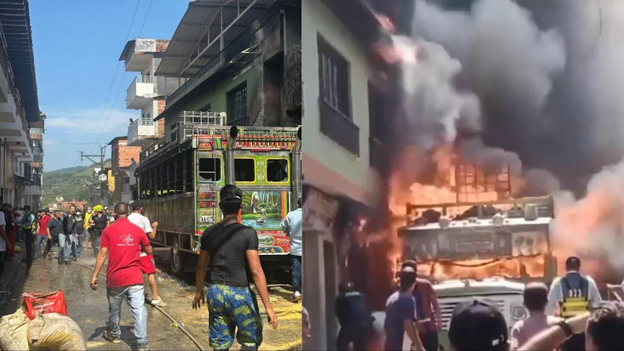 Video: una persona muerta y tres heridos dejó incendio de una 'chiva' en San Rafael Antioquia