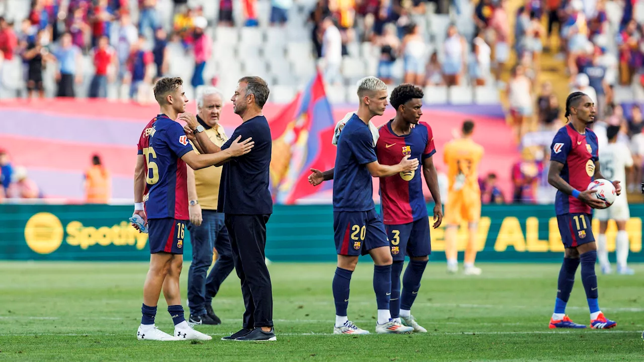 Hansi Flick im Glück: Deutscher Trainer nach 7:0 mit FC Barcelona gegen Real Valladolid in La Liga in Feierlaune