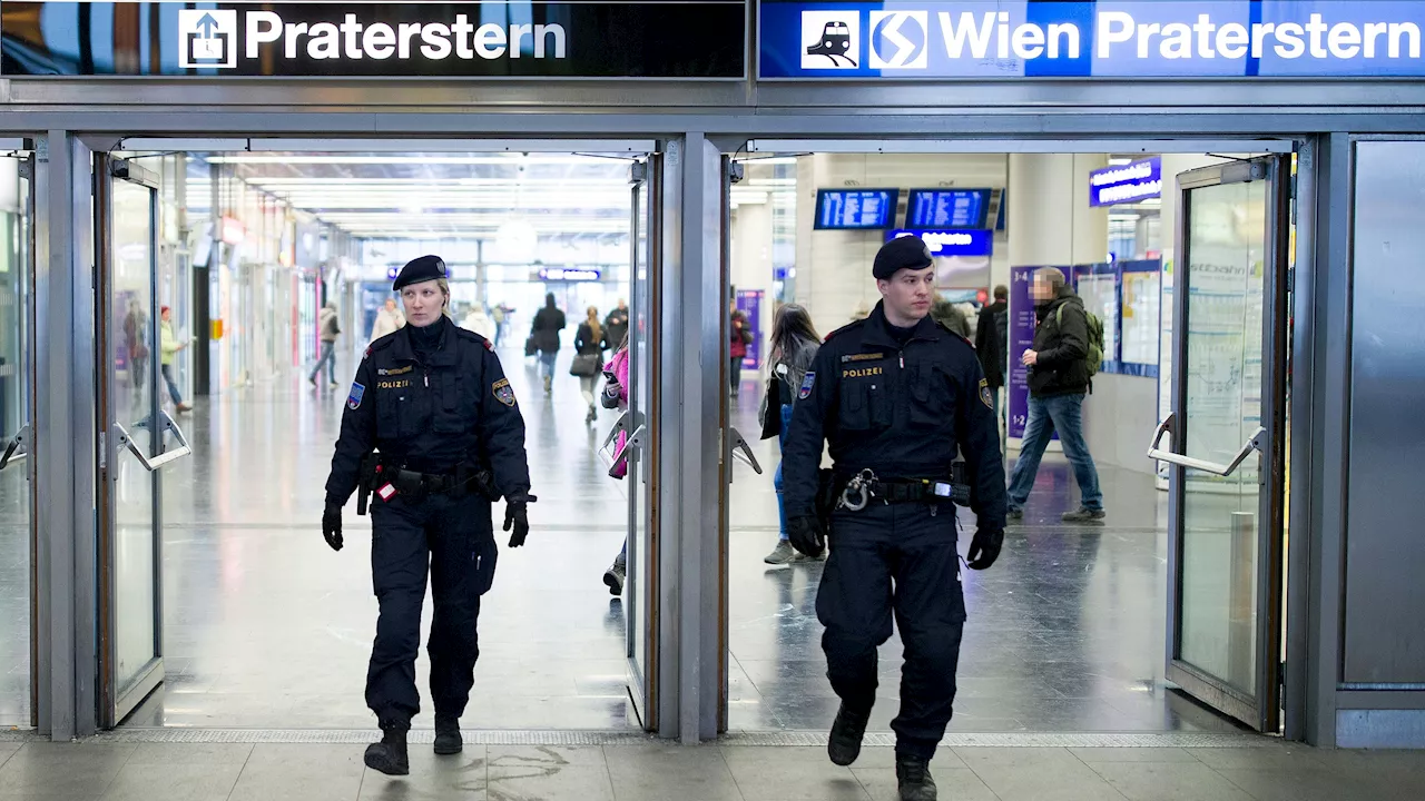  Frau tritt Polizisten in Genitalbereich