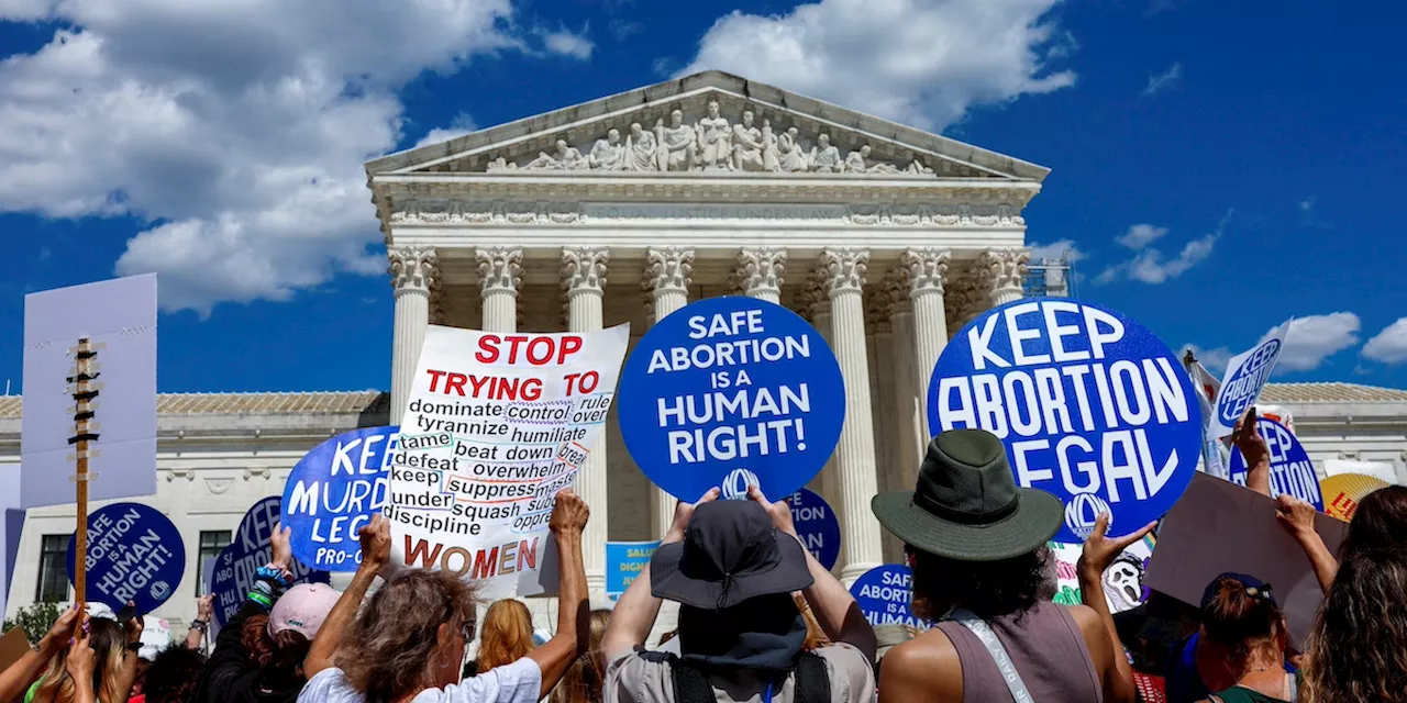 I tentativi di bloccare i referendum sull’aborto negli Stati Uniti