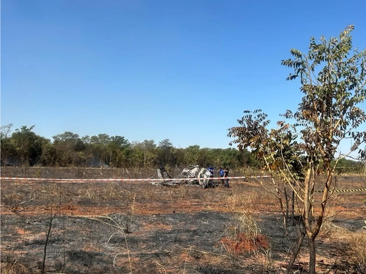 Avião de pequeno porte cai e deixa dois mortos no MS