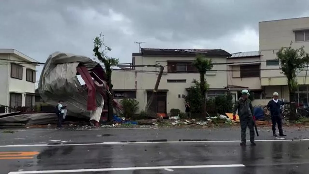 Giappone: tifone Shanshan più debole ma continuano disagi mentre si contano i danni