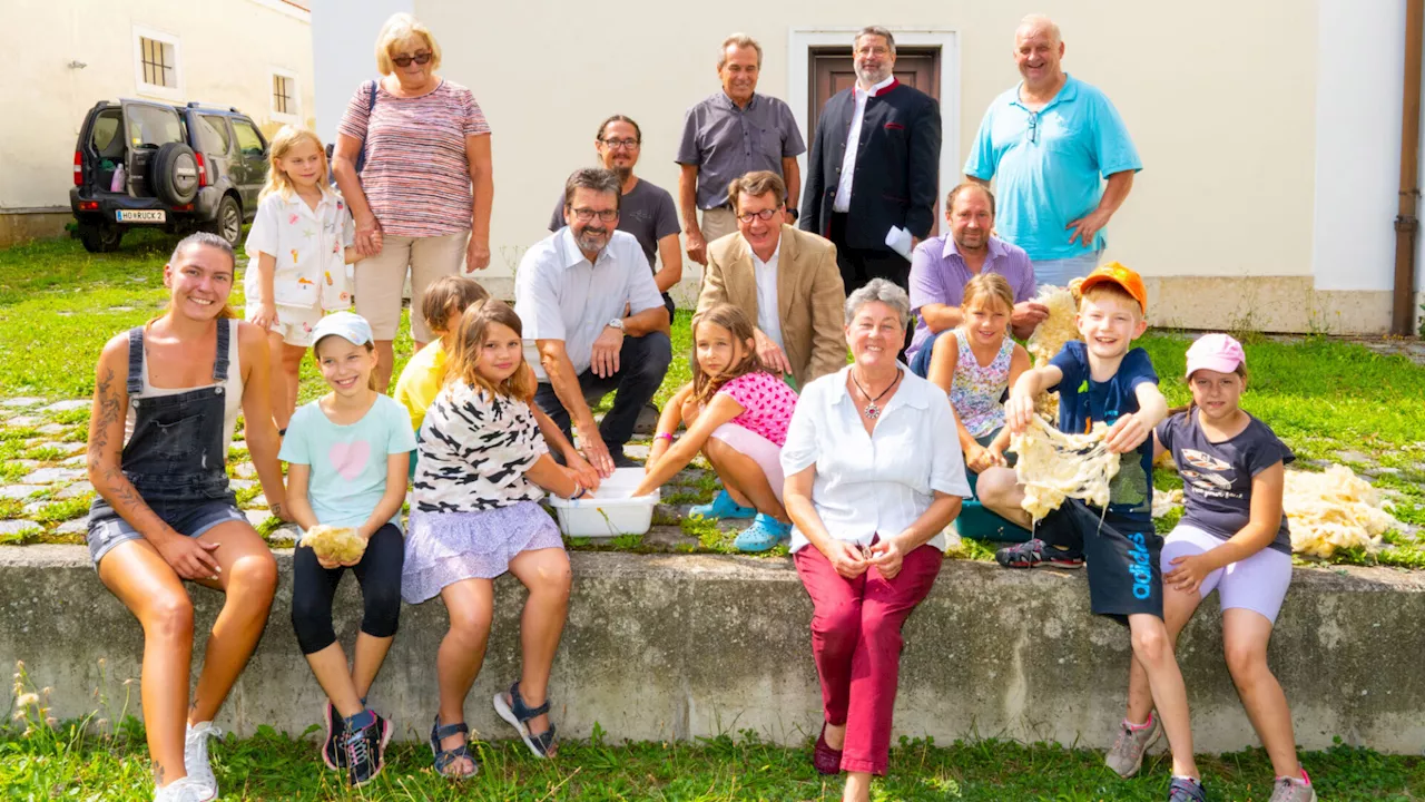 Horner Kinder verarbeiteten Schafwolle zu Fäden