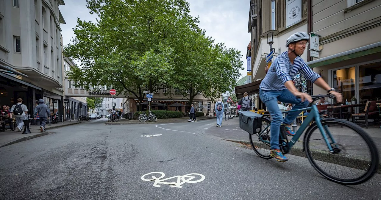 Autofahrer irritiert: PS-Protzer sollen raus - Fahrradclub sperrt Bielefelder Platz