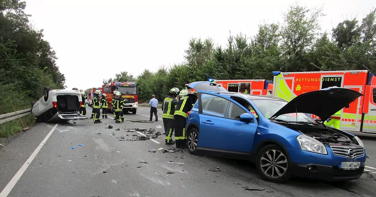 Wendemanöver löst wohl Unfall auf der B480 bei Bad Wünnenberg-Haaren aus