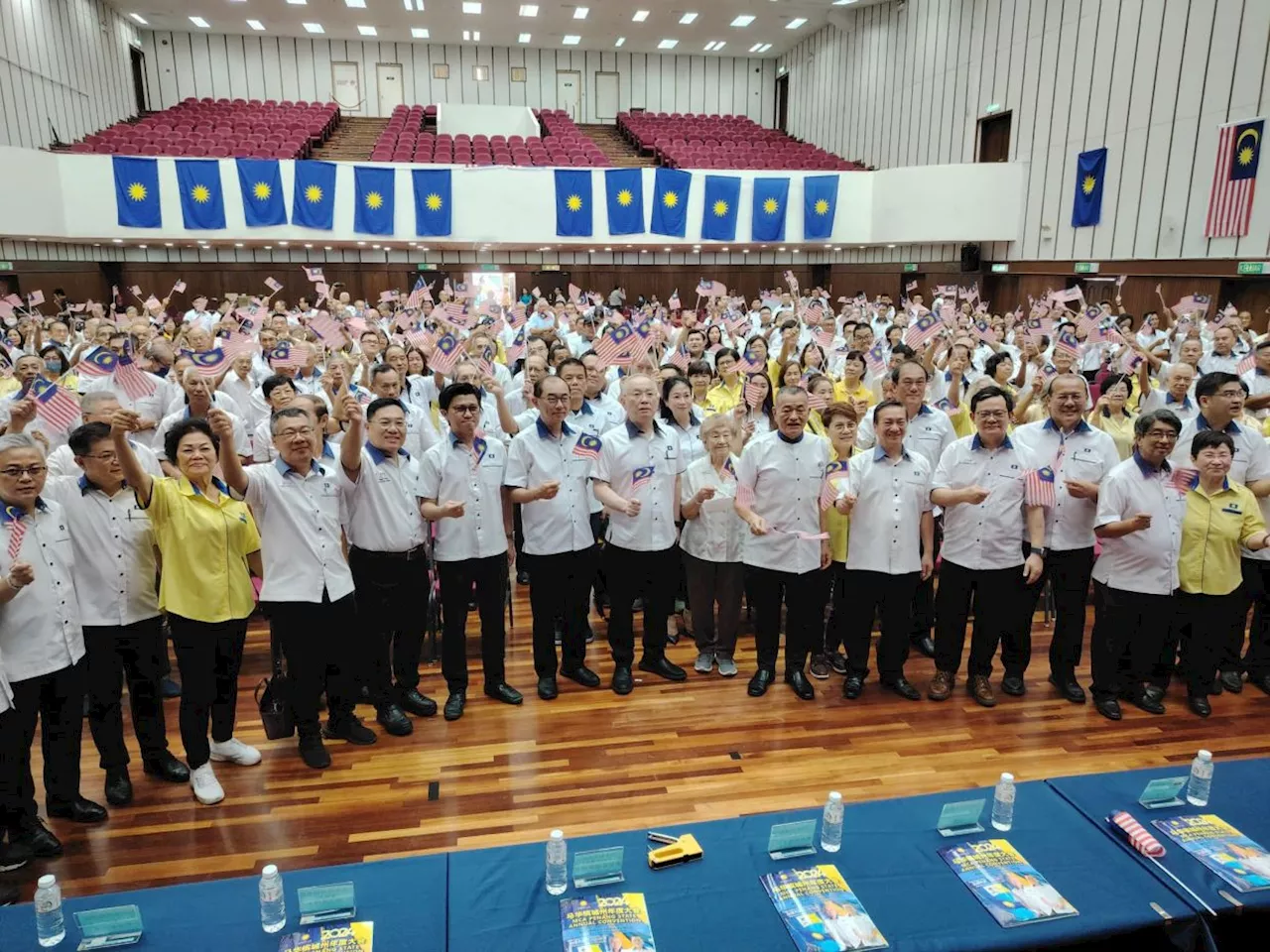 Dr Wee wishes all joyous National Day, officiates Penang MCA convention